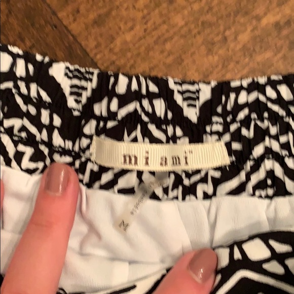 Miama black And white patterned shorts - Picture 2 of 3